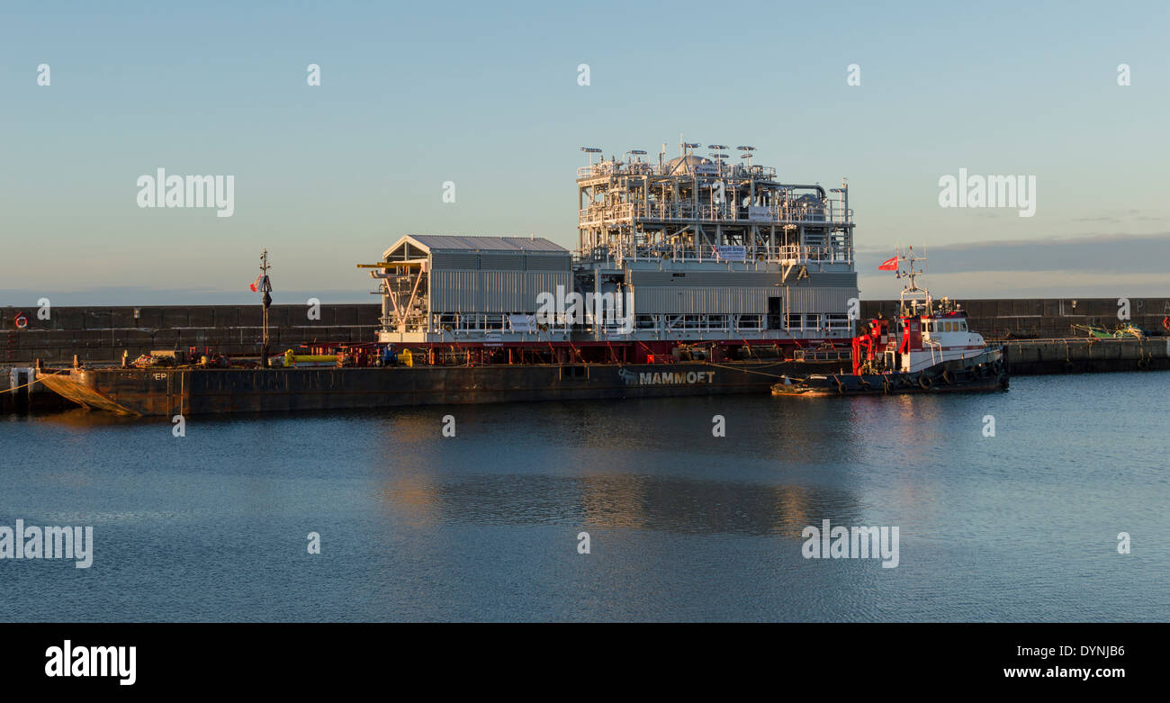 NORTH SEA GAS SKID CONSTRUCTION ON A BARGE IN BUCKIE HARBOUR MORAY SCOTLAND Stock Photo