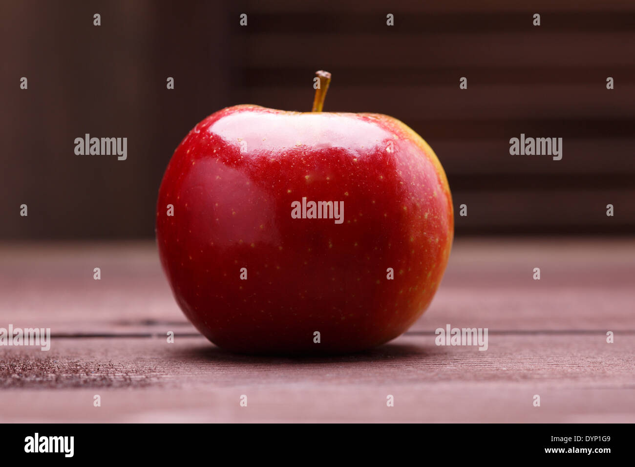 red ripe apple Stock Photo - Alamy