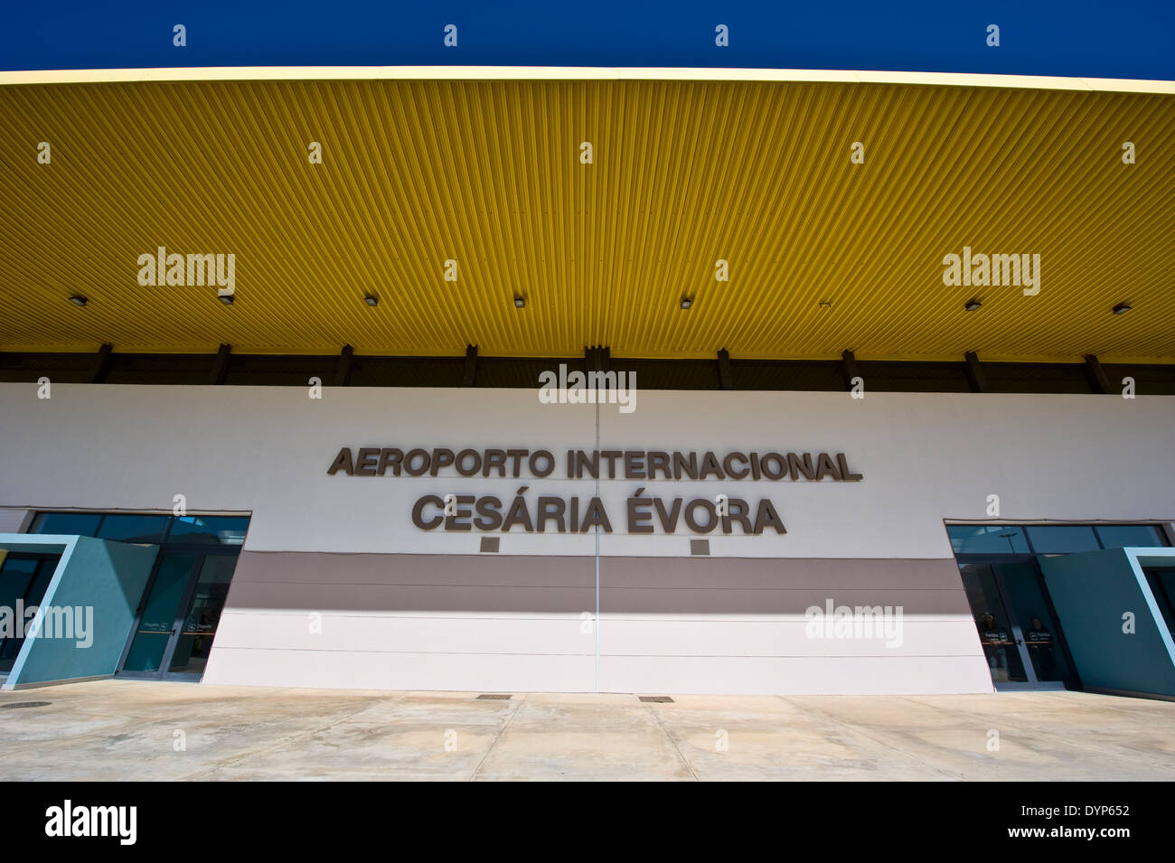 s-o-pedro-airport-in-s-o-vicente-island-cabo-verde-stock-photo-alamy