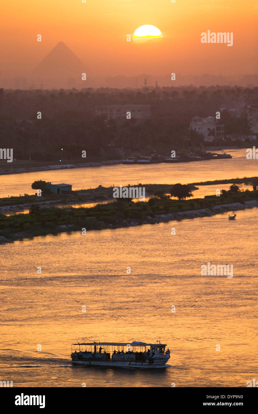 Cairo, Egypt. 23rd Apr, 2014. People take a ferry to cross the River Nile in Cairo, Egypt, April 23, 2014. © Cui Xinyu/Xinhua/Alamy Live News Stock Photo