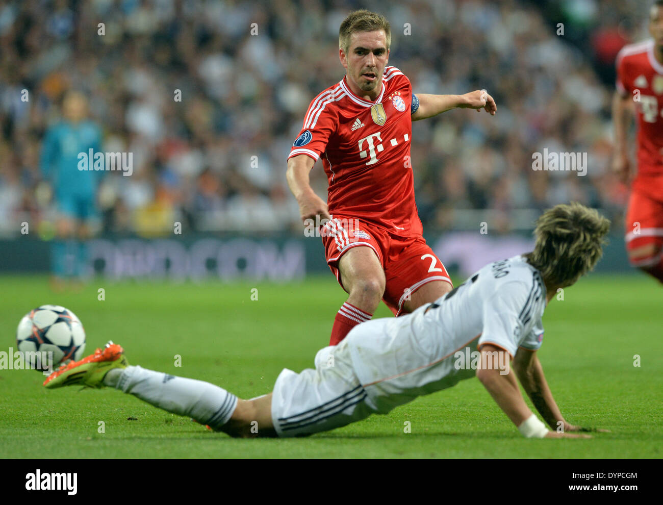 Munich's Philipp Lahm (L) and Fabio Coentrao of Real Madrid vie for the ball during the UEFA Champions League semi final first leg soccer match between Real Madrid and FC Bayern Munich at Santiago Bernabeu stadium in Madrid, Spain, on 23 April 2014. Photo: Peter Kneffel/dpa Stock Photo