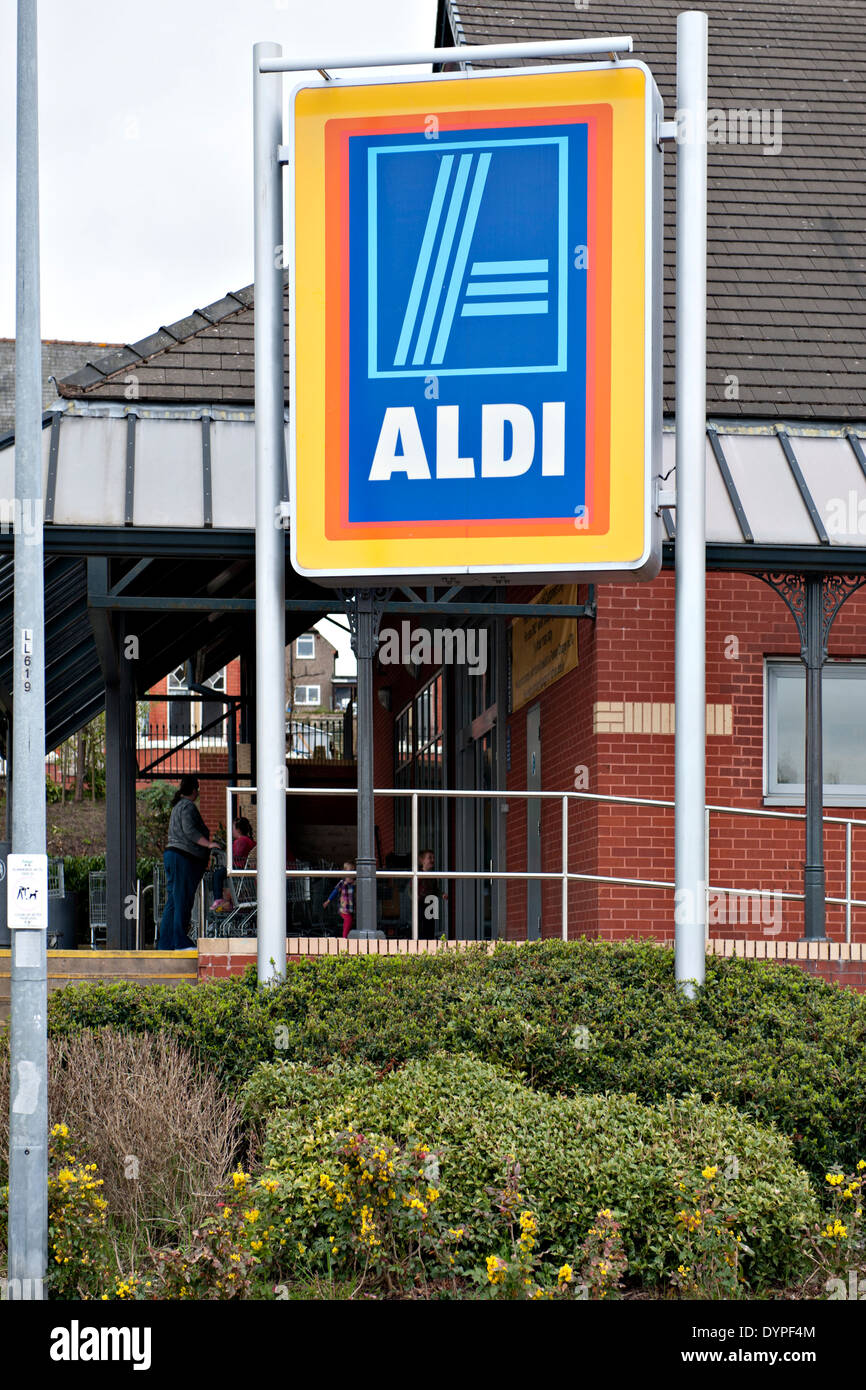 Aldi store front uk hi-res stock photography and images - Alamy