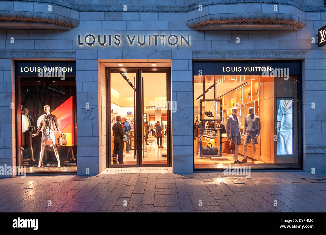 Louis Vuitton Boutique on the Koenigsallee, Duesseldorf Stock Photo