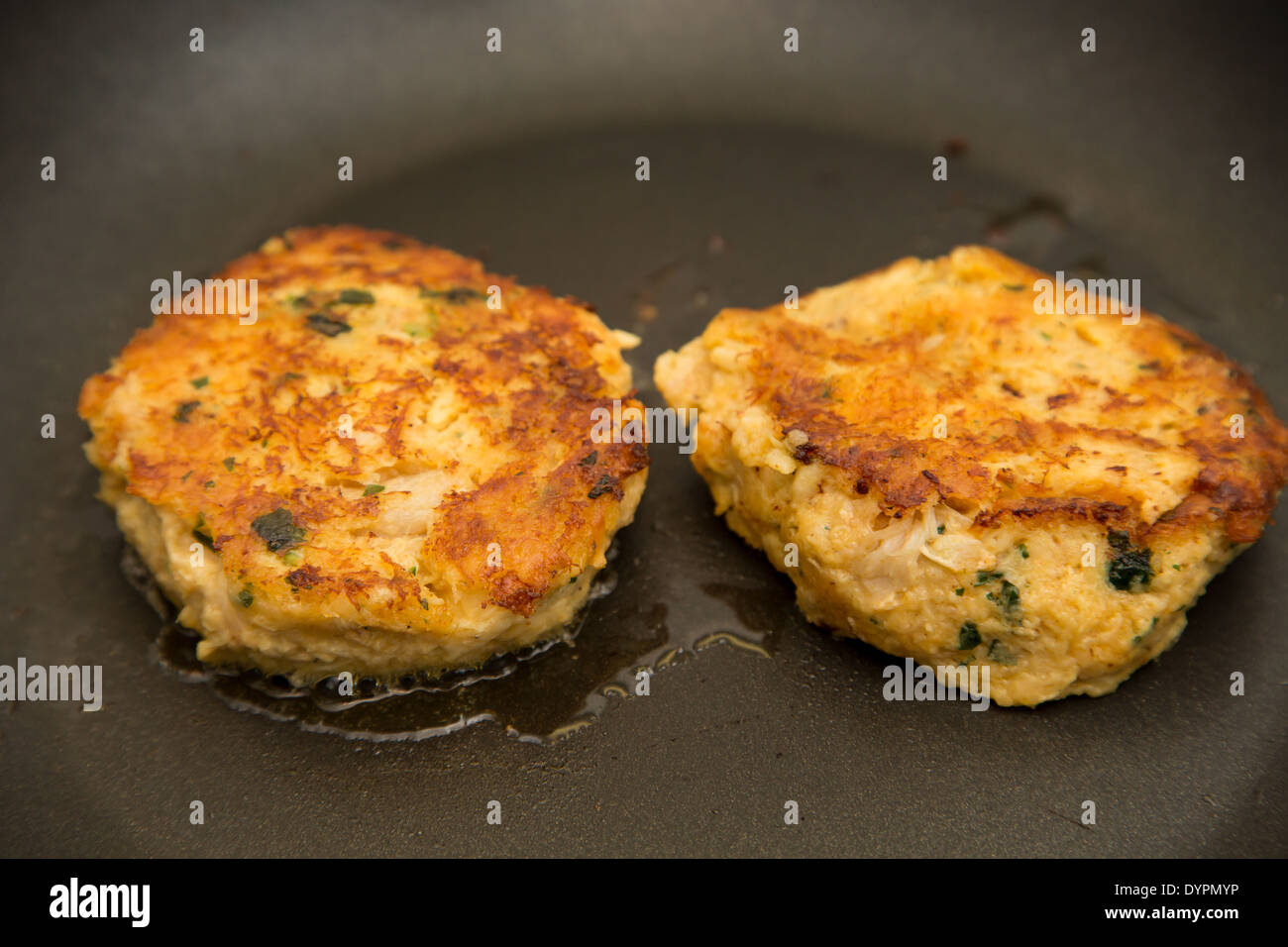 Crab cakes hires stock photography and images Alamy