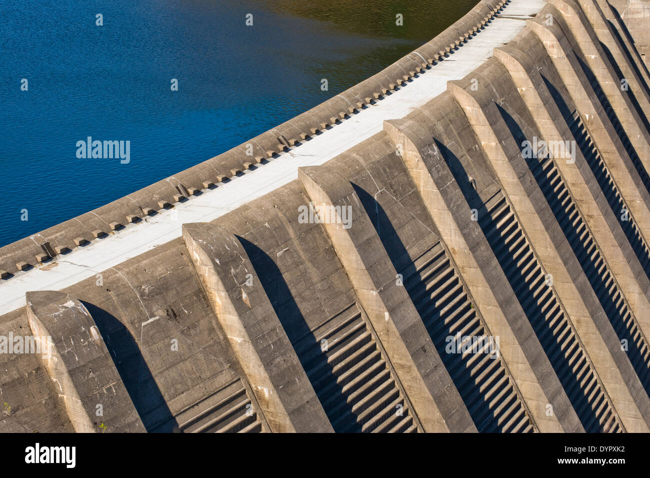 Buttress dam hires stock photography and images Alamy