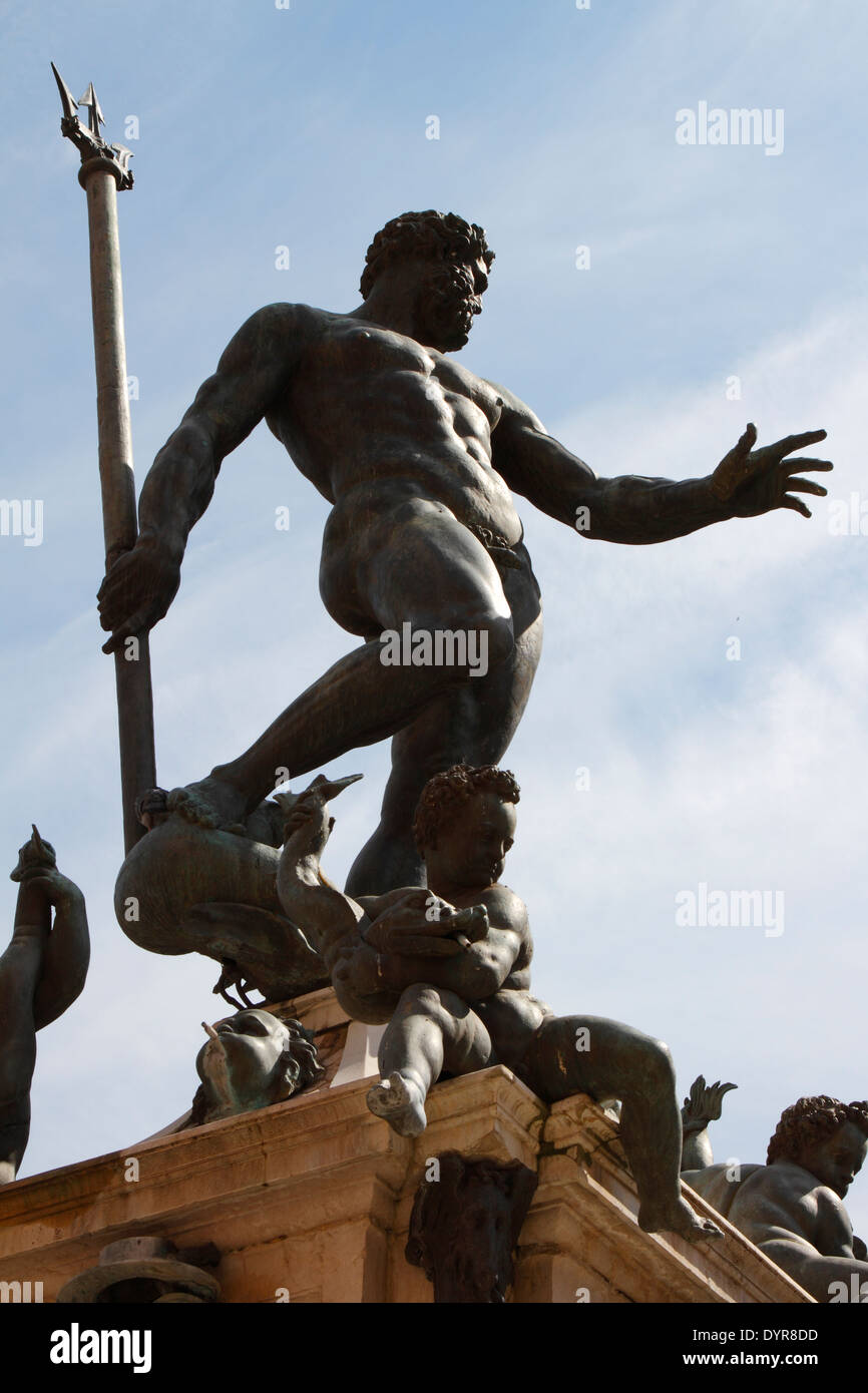 Neptune's statue in Piazza Nettuno, Bologna Stock Photo Alamy