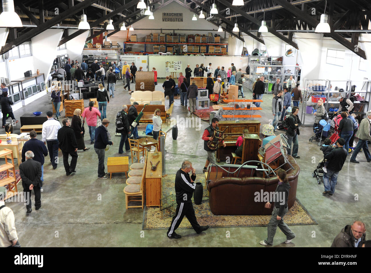 2 articles hires stock photography and images Alamy