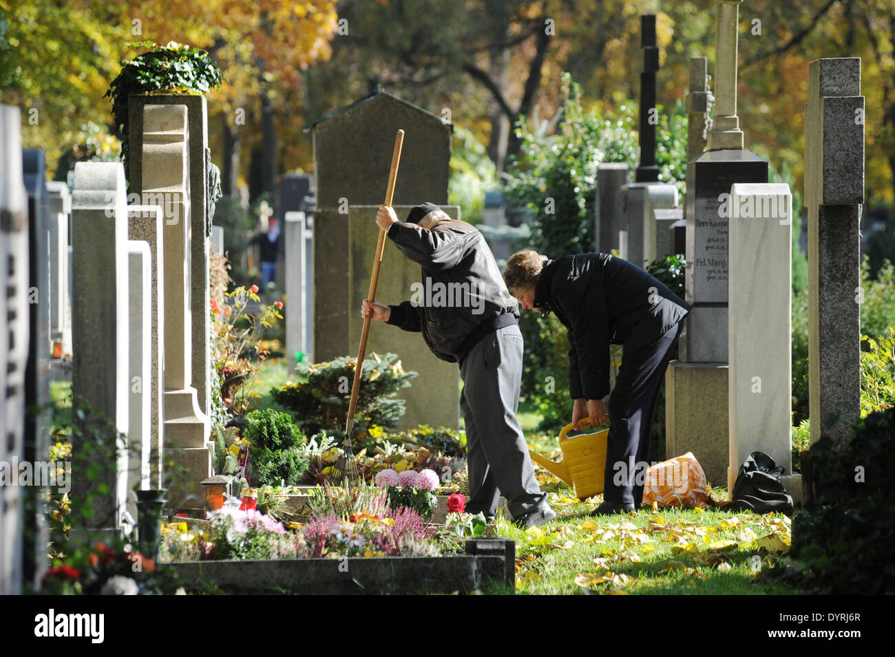 Commemoration of the dead. Do I have to remember the deceased day in the day Can you remember sooner or later When and why Commemoration of the dead. Do I have to remember the deceased day in the day Can you remember sooner or later When and why