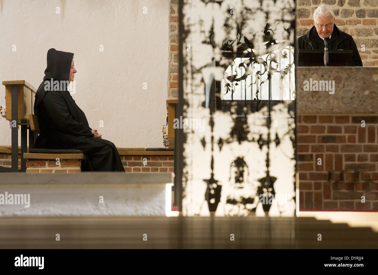 Black Monks Benedictine Praying Hi Res Stock Photography And Images Alamy