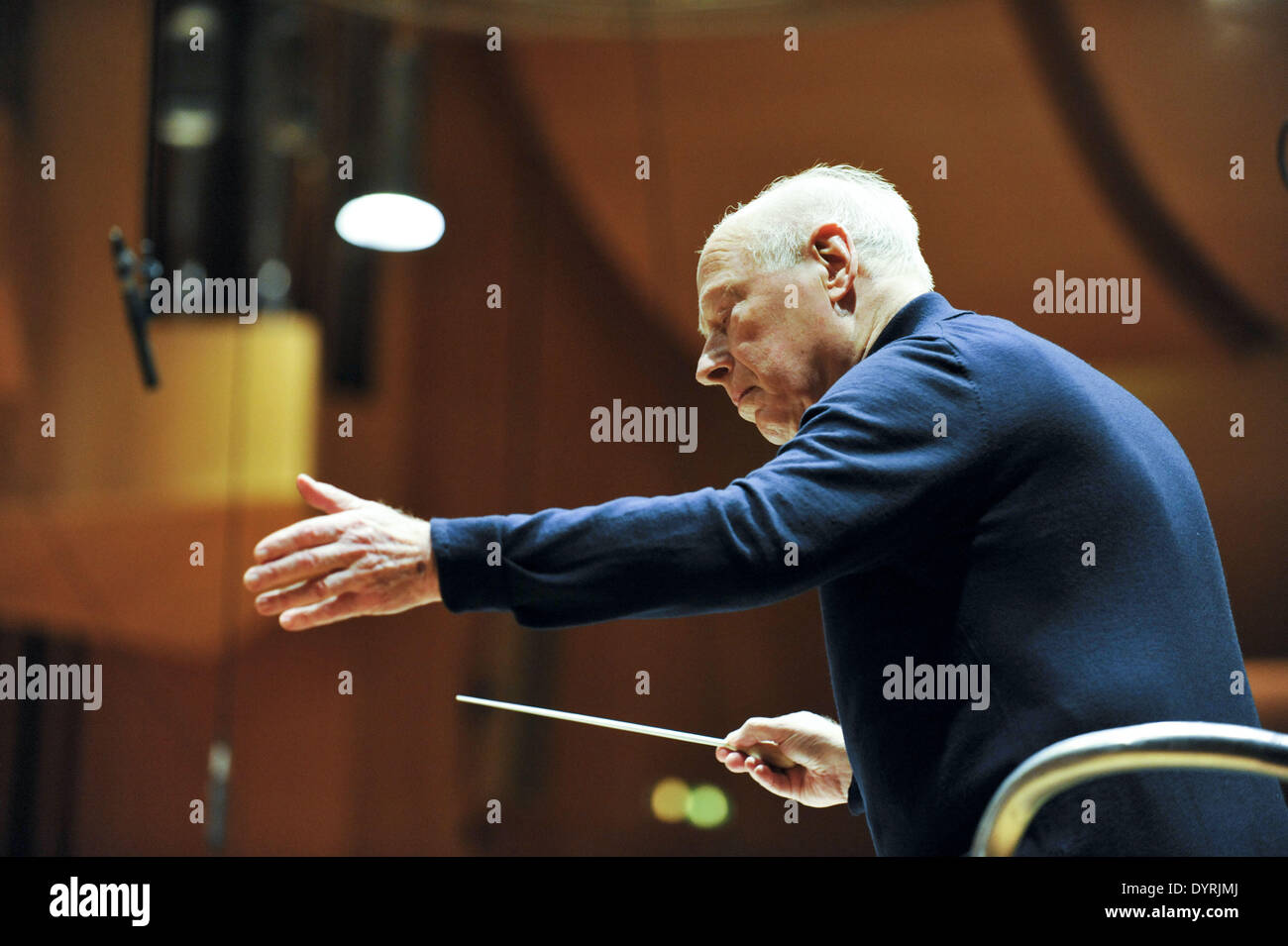 Bernard Haitink conducts the Bavarian Radio Symphony Orchestra at the final rehearsal in Munich, 2011 Stock Photo