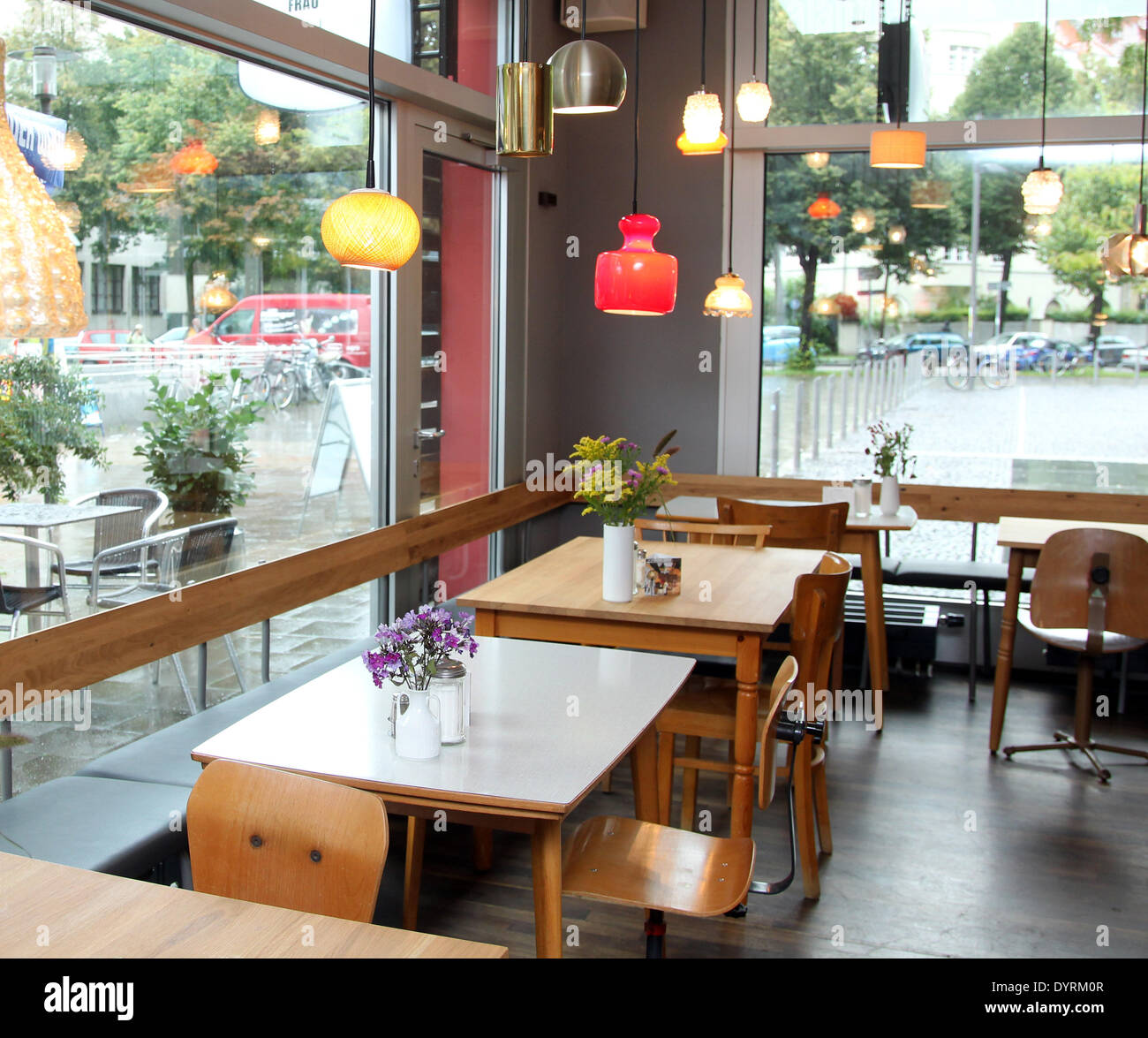 Restaurant Frau High Resolution Stock Photography and Images - Alamy