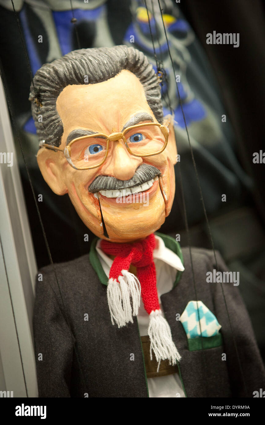 Ude puppet at the opening of Cultural Center 2411 in the Hasenbergl ...