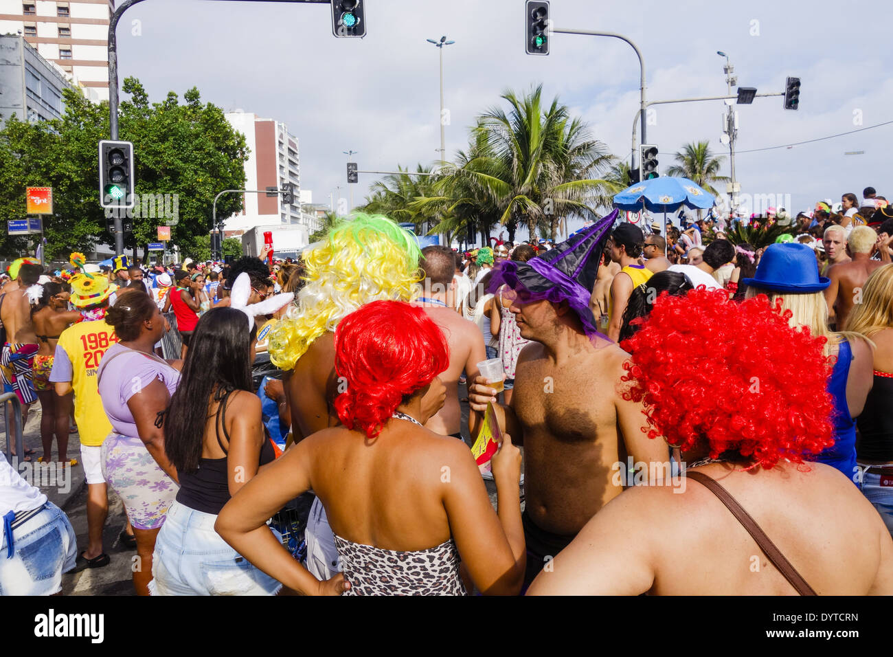 Carnival crowd rio hi-res stock photography and images - Alamy