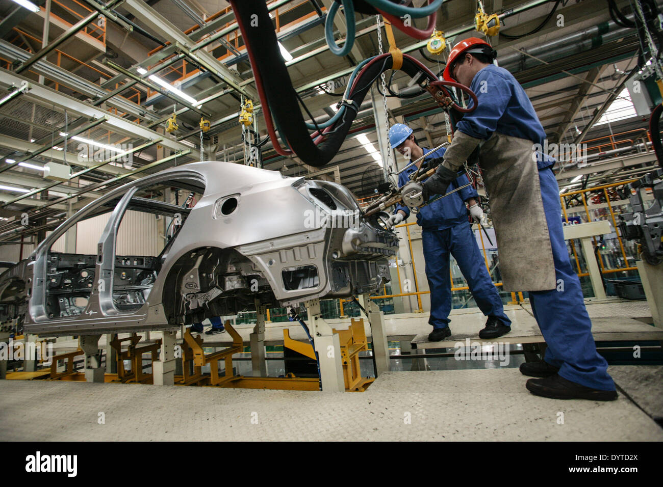 Workers at the Geely Automotive Holdings Ltd Stock Photo Alamy