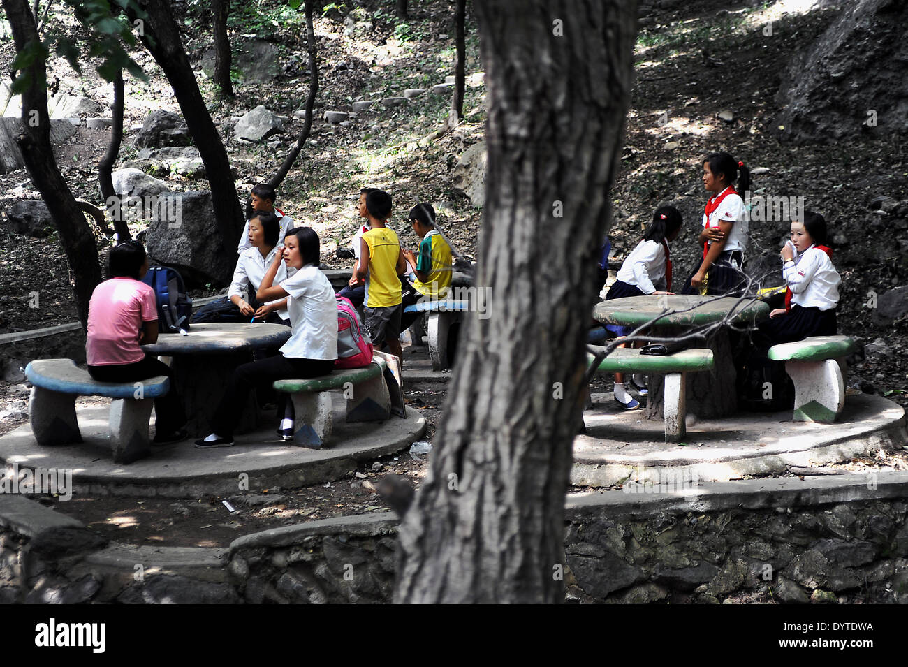 Mothers children having picnic hi-res stock photography and images - Alamy
