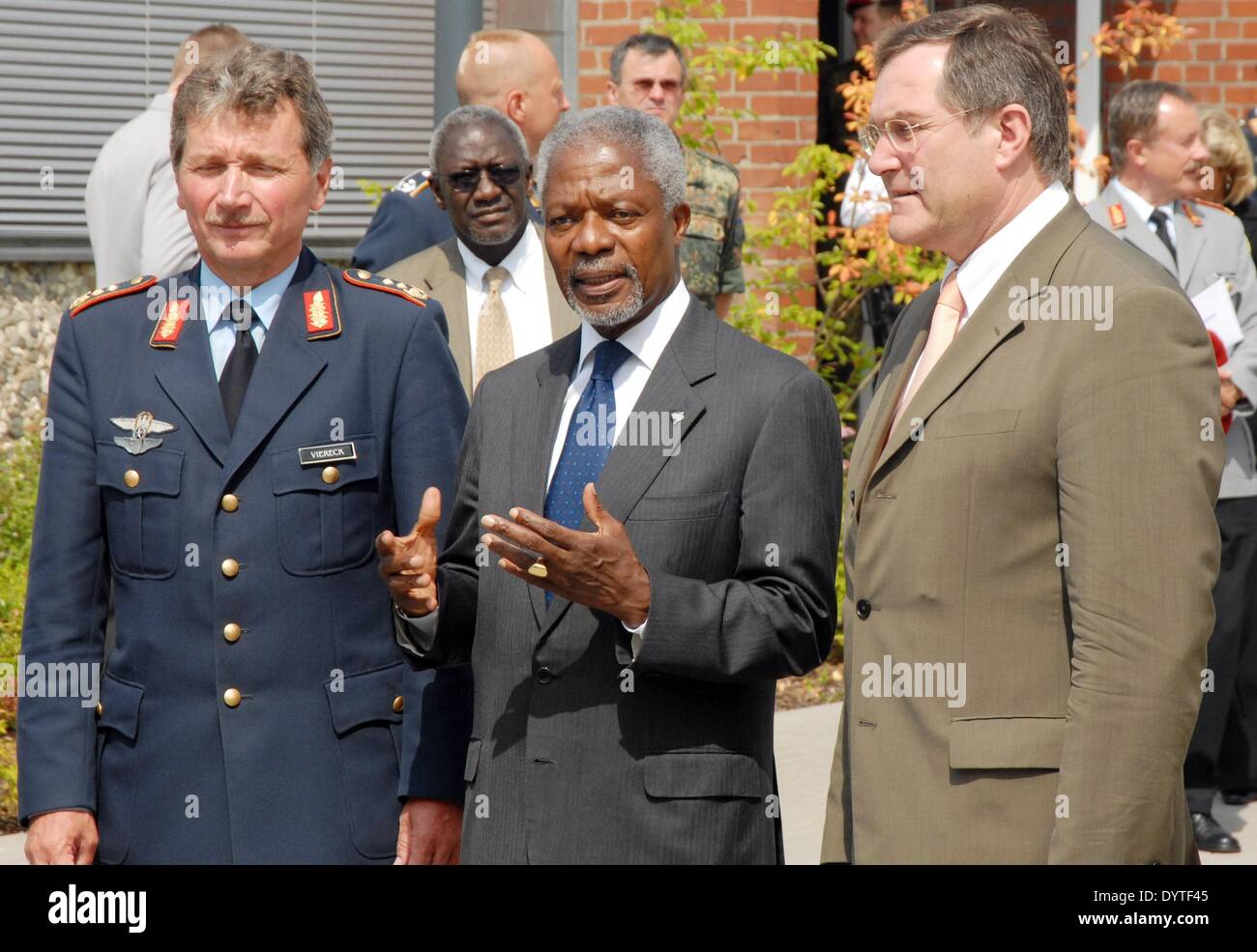 Karlheinz Viereck, Kofi Annan, Franz Josef Jung at the headquarters of EUFOR RD Congo mission, 2006 Stock Photo
