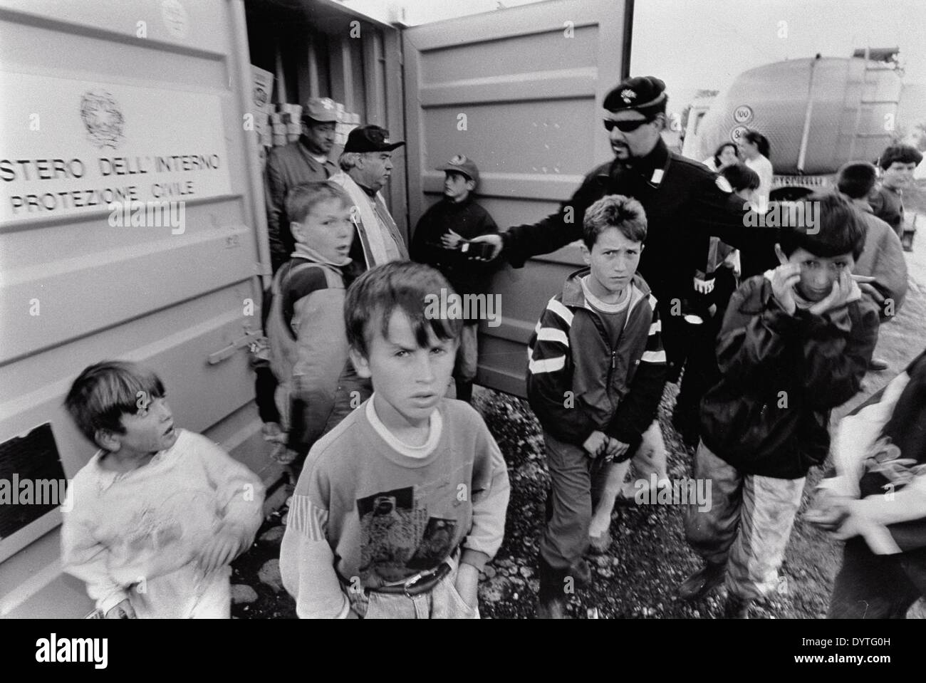 Distribution of shoes to refugees from Kosovo (Albania 1999) Stock Photo