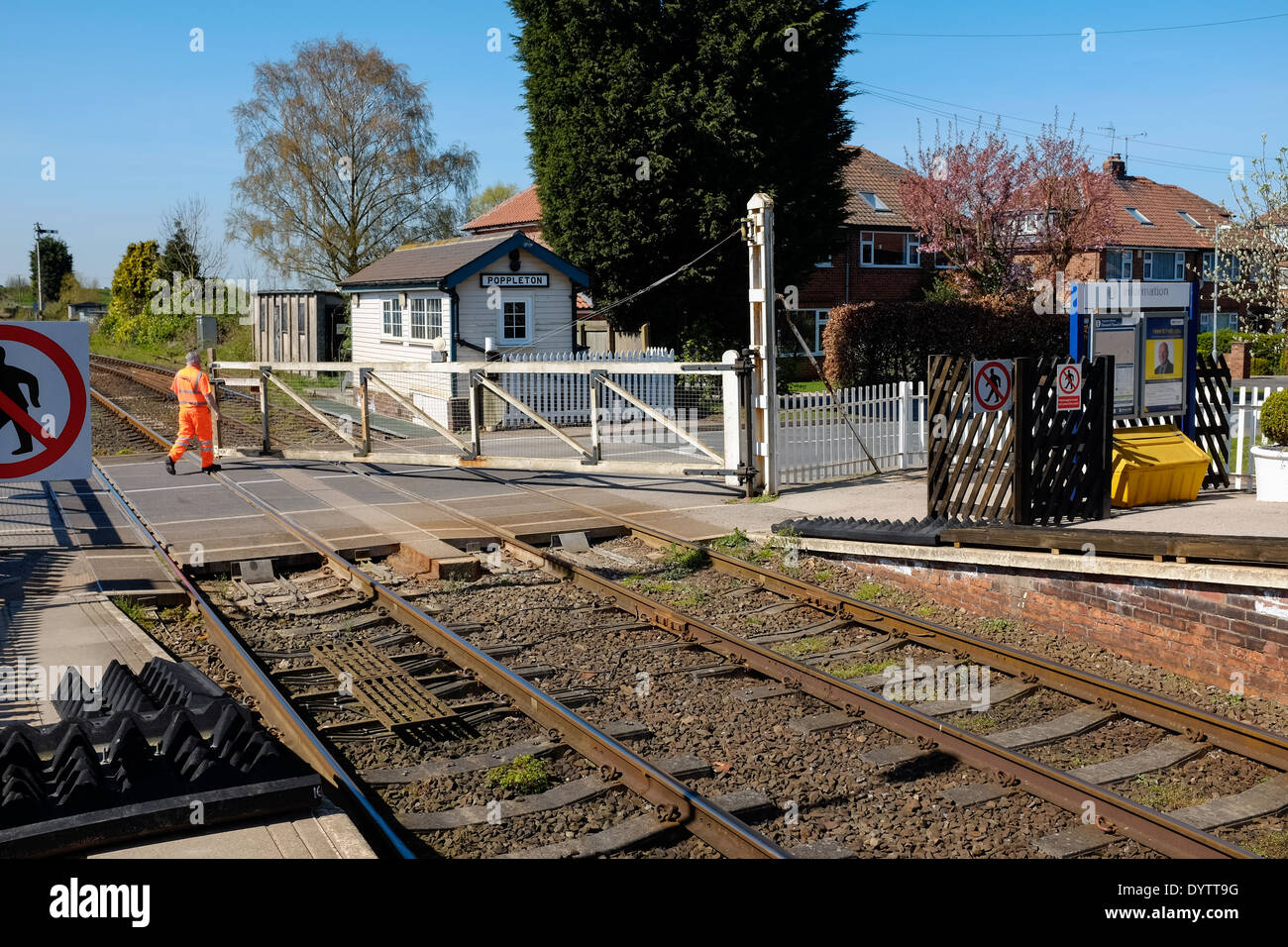 Railway Crossing Gates High Resolution Stock Photography And Images Alamy