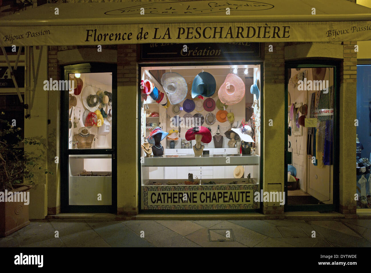 The millinery shop Clearance