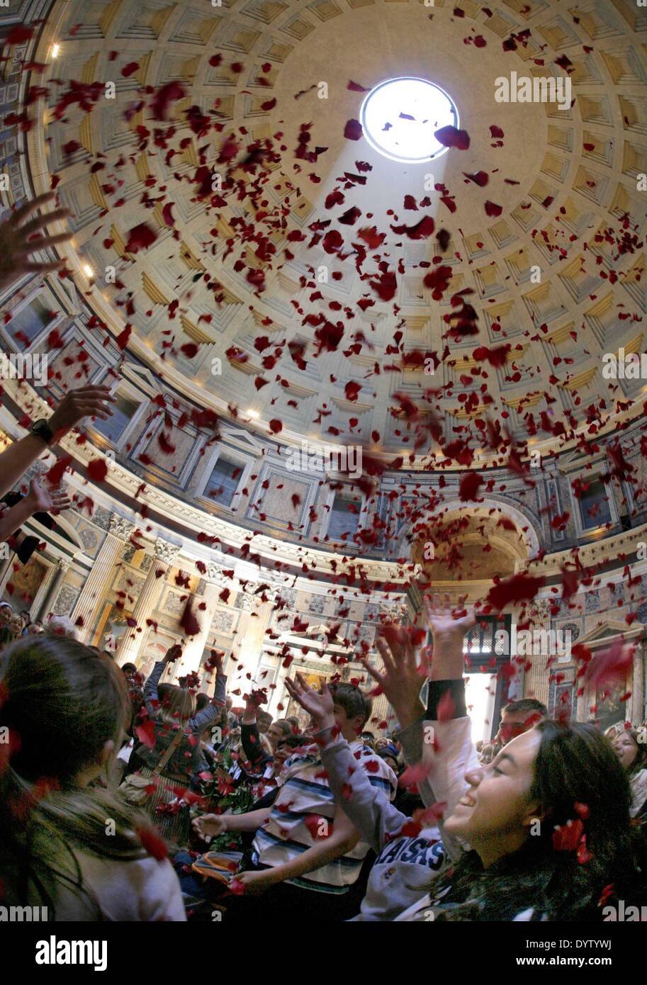 Pantheon Falling Roses Pantheon pentecost rose petals hi-res stock photography and images - Alamy