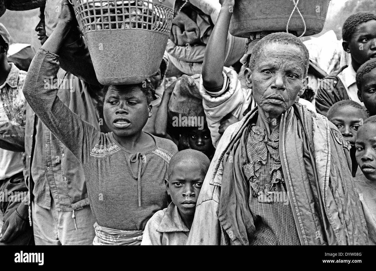 Poverty refugees hi-res stock photography and images - Alamy