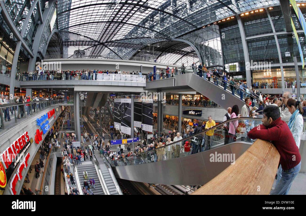 Berlin Central Station Stock Photo Alamy