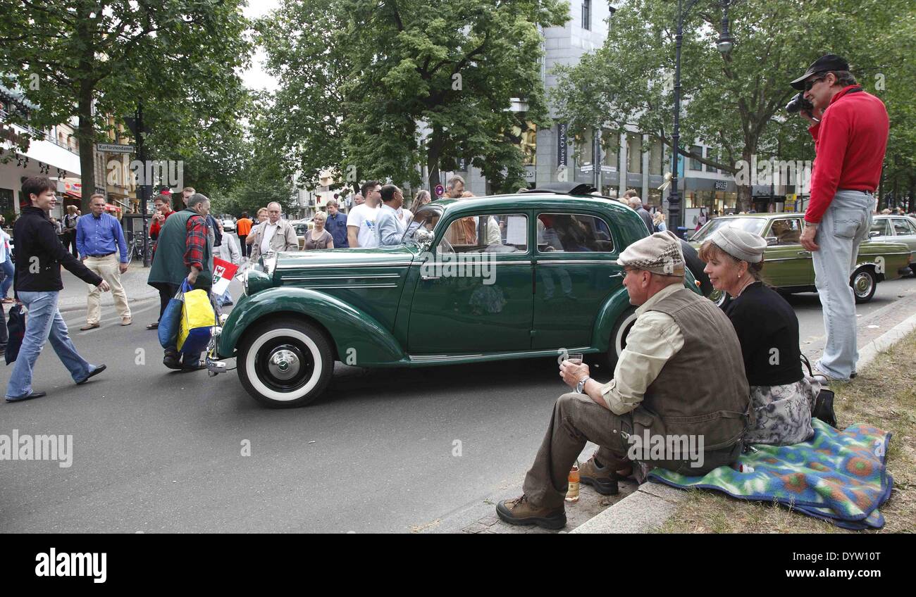 125 years of Ku'damm, street festival with historical vehicles Stock Photo