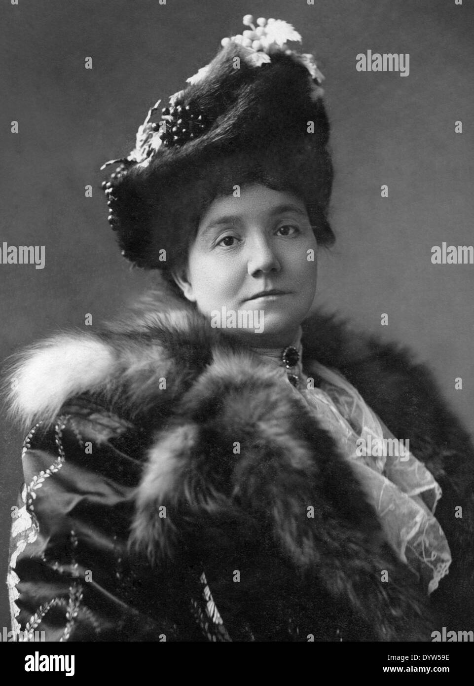 Singer yvette guilbert hi-res stock photography and images - Alamy