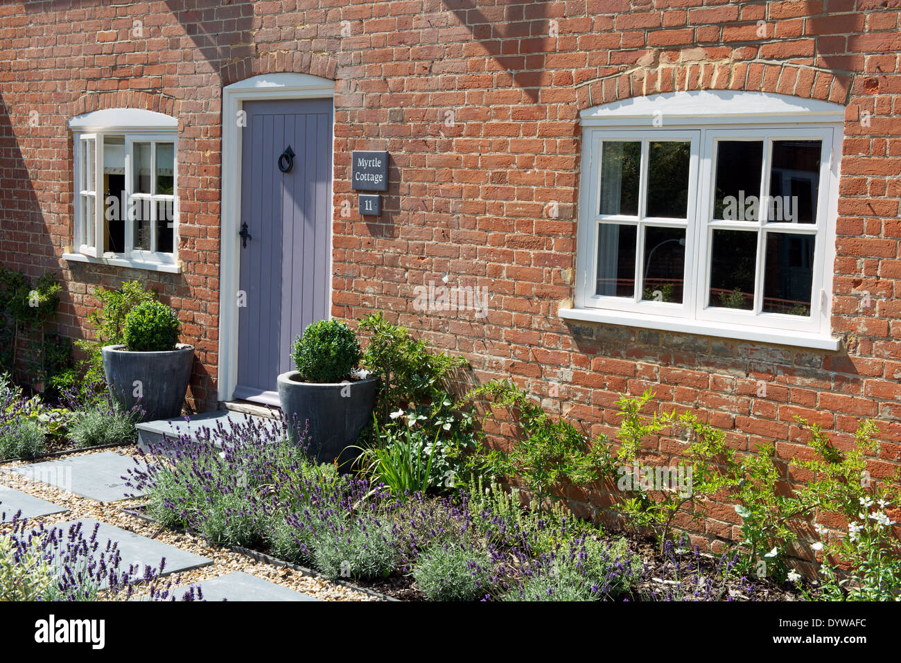 Cottage garden flowers hi-res stock photography and images - Alamy
