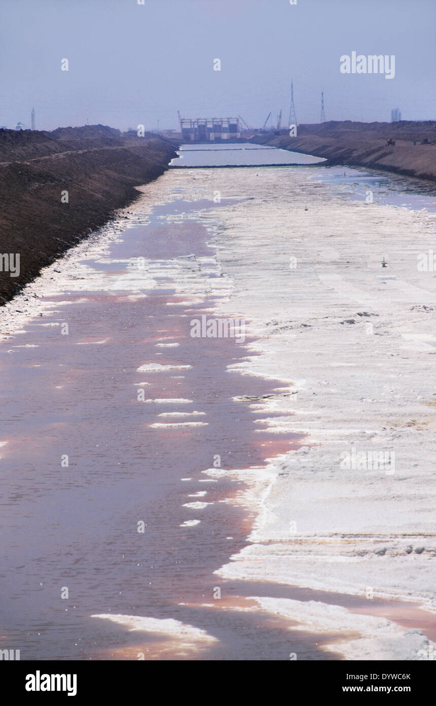 River nile agricultural irrigation hi-res stock photography and images ...