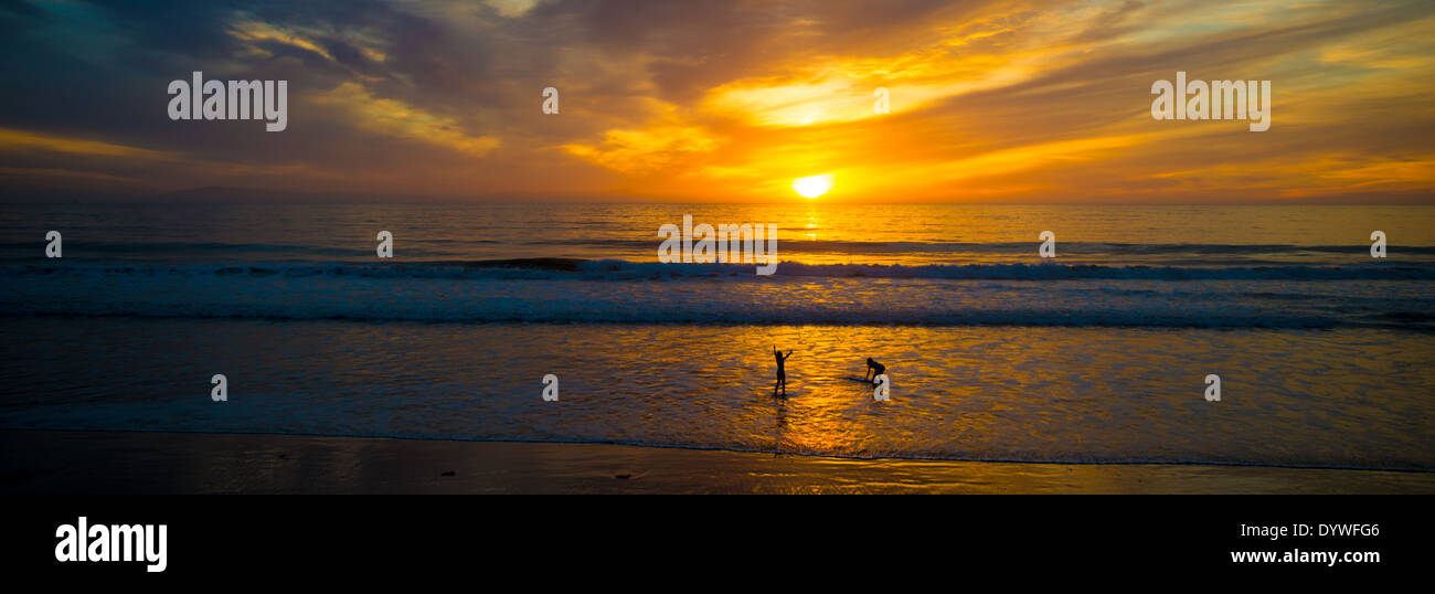 Beautiful beach sunset ocean hi-res stock photography and images - Alamy