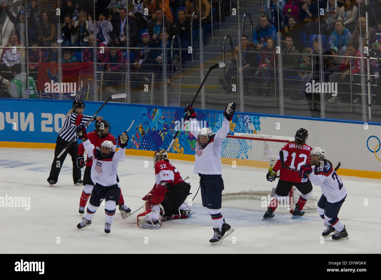 Hilary Knight (USA) scoresCUSACanada Women's Ice Hockey at the