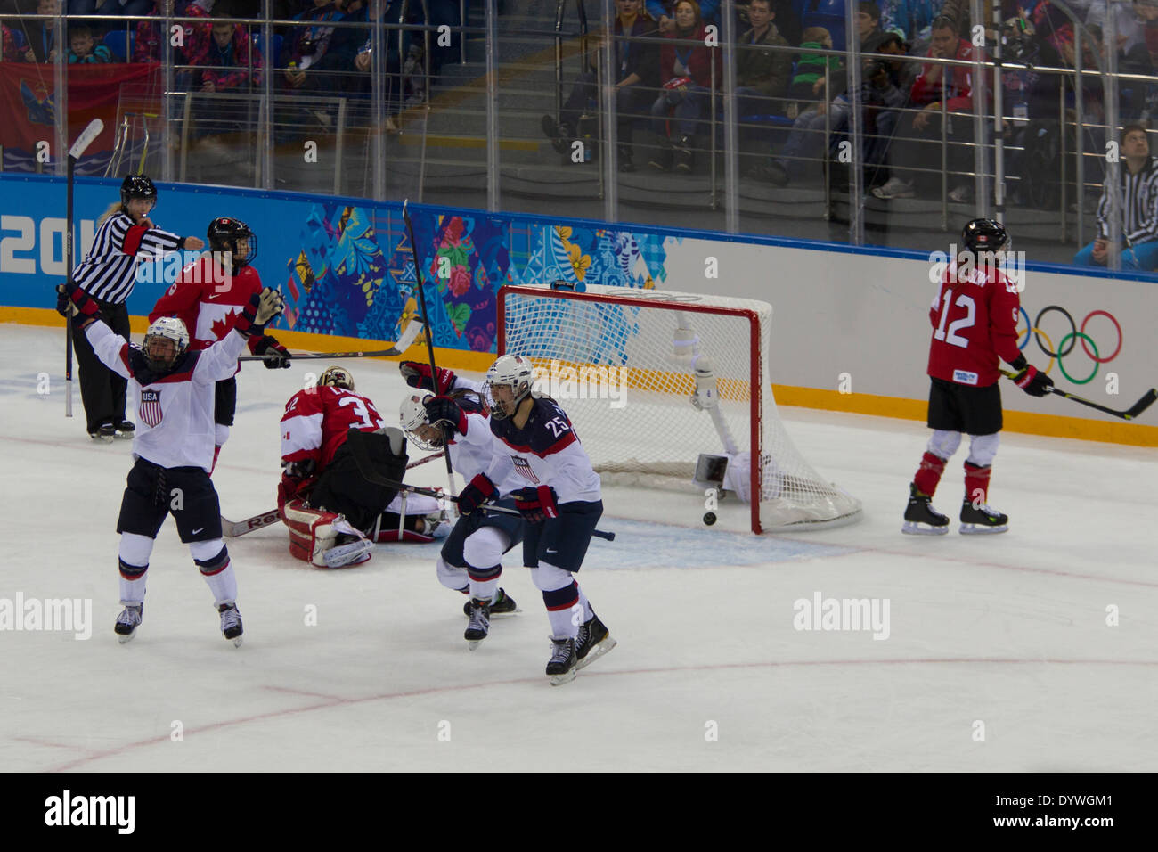Hilary Knight (USA) scoresCUSACanada Women's Ice Hockey at the