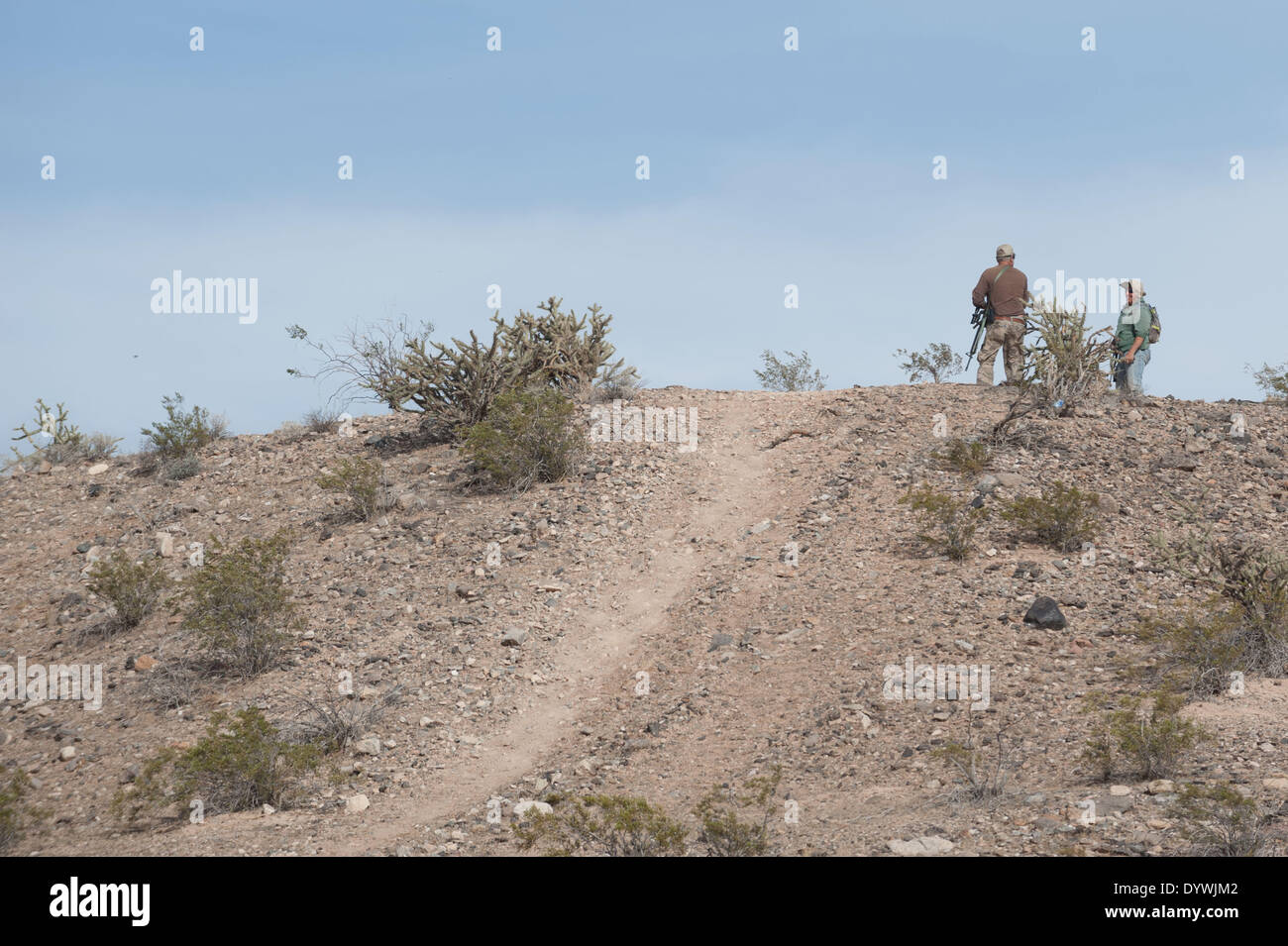 Bunkerville, Nevada, USA. 25th Apr, 2014. Militia snipers patrol a hill