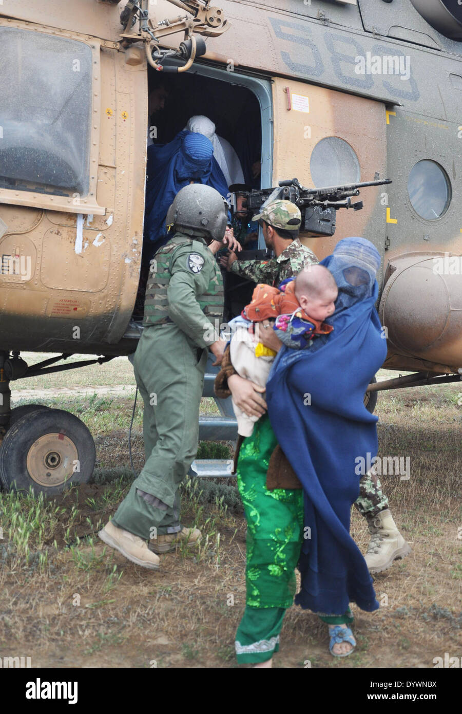 Jawzjan, Afghanistan. 25th Apr, 2014. Members of the Afghan National Army Air Forces transfer people after flooding in Northern Province Jawzjan, Afghanistan, April 25, 2014. Heavy rains and flooding have claimed the lives of nearly 40 people in northern Afghan provinces of Jawzjan overnight, sources said on early Friday. Credit:  Arui/Xinhua/Alamy Live News Stock Photo