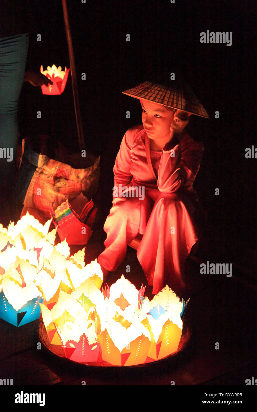 Floating candles hires stock photography and images Alamy