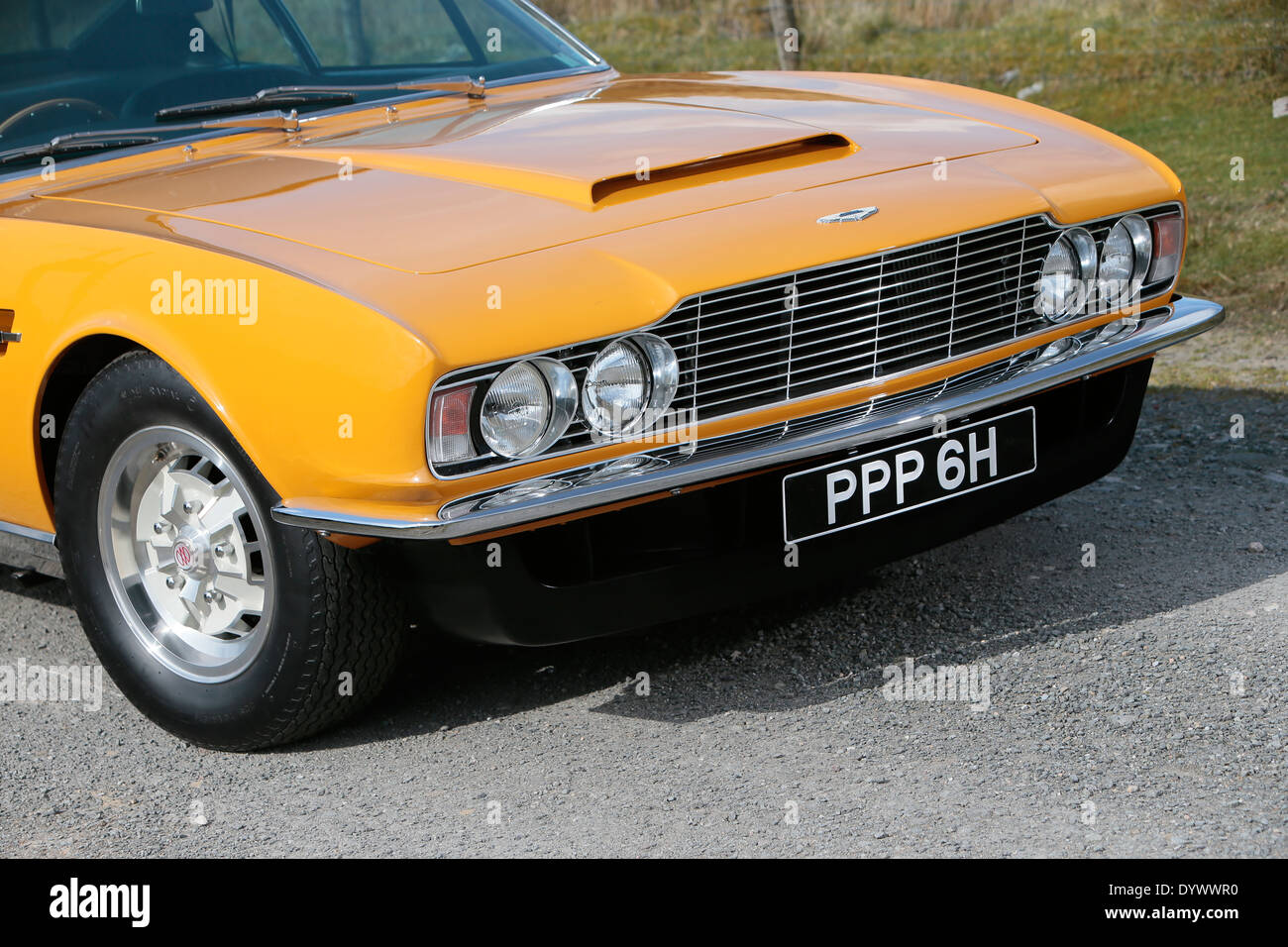 Photo Vintage - ASTON MARTIN DBS & Roger Moore Dans 'The Persuaders' (1971)