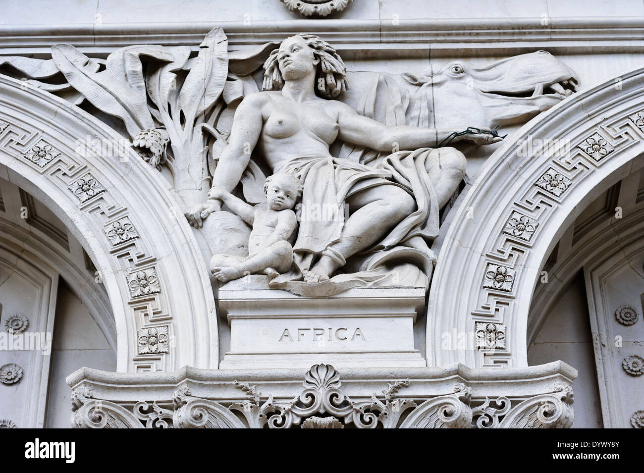 Decorative sculptures illustrates Home and Colonial concerns on the Foreign and Commonwealth building - 'Africa'. Stock Photo
