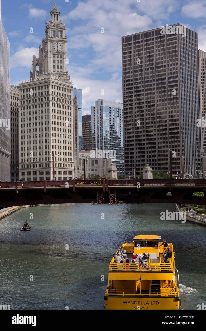 A water taxi travels the Chicago River by Wabash Ave in Chicago, IL. Stock Photo