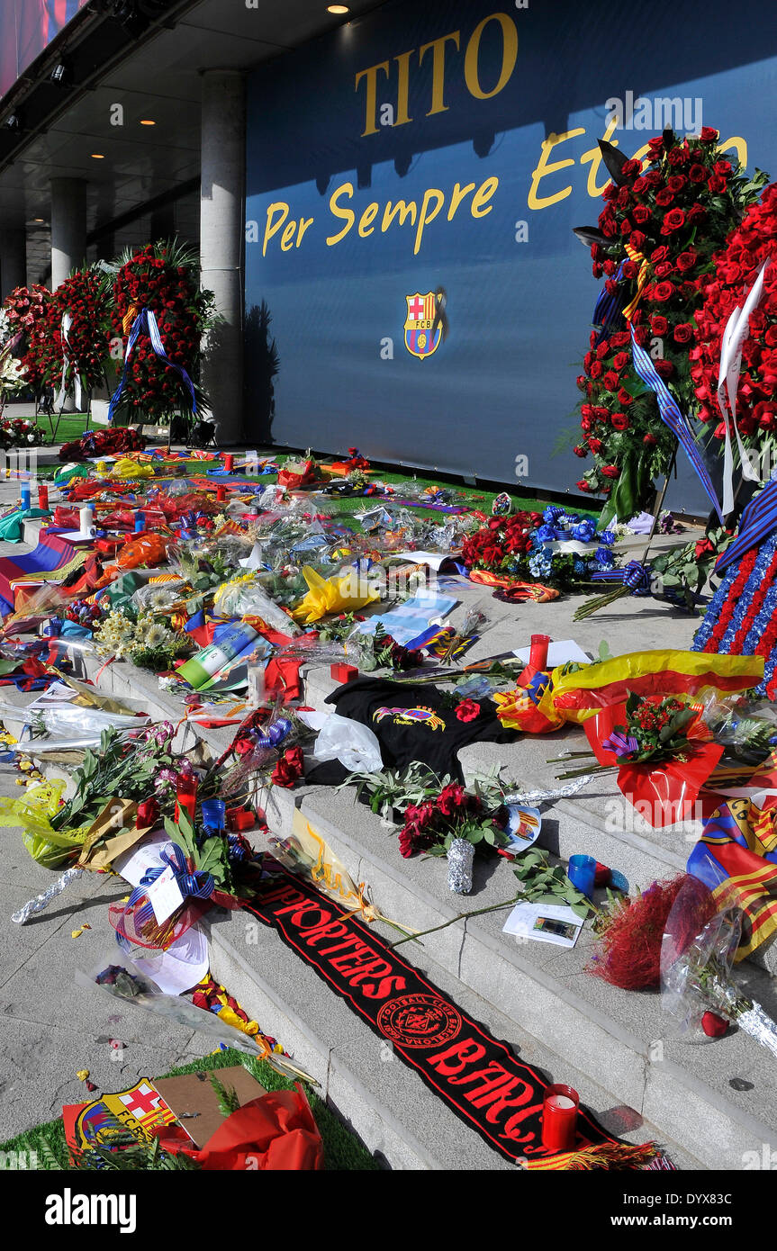 Barcelona, Spain. 26th Apr, 2014. Barça followers say goodbye to Tito  Vilanova on the weekend. Thousands Barcelona football Club fans, players,  supporters, went to give the last goodbye to Tito Vilanova “Mister”, image size:863x1390