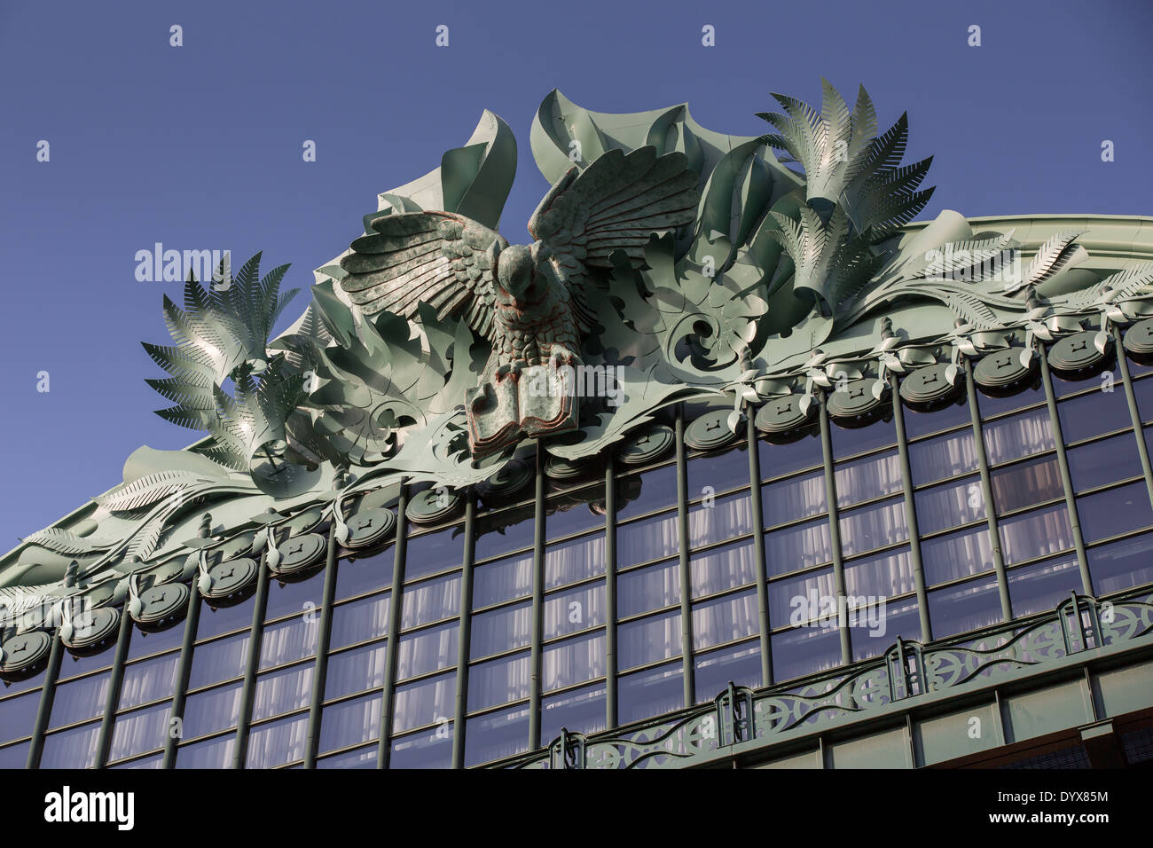 Owl figures on the roof of the Harold Washington Library Center on South State Street, Chicago, IL. Stock Photo