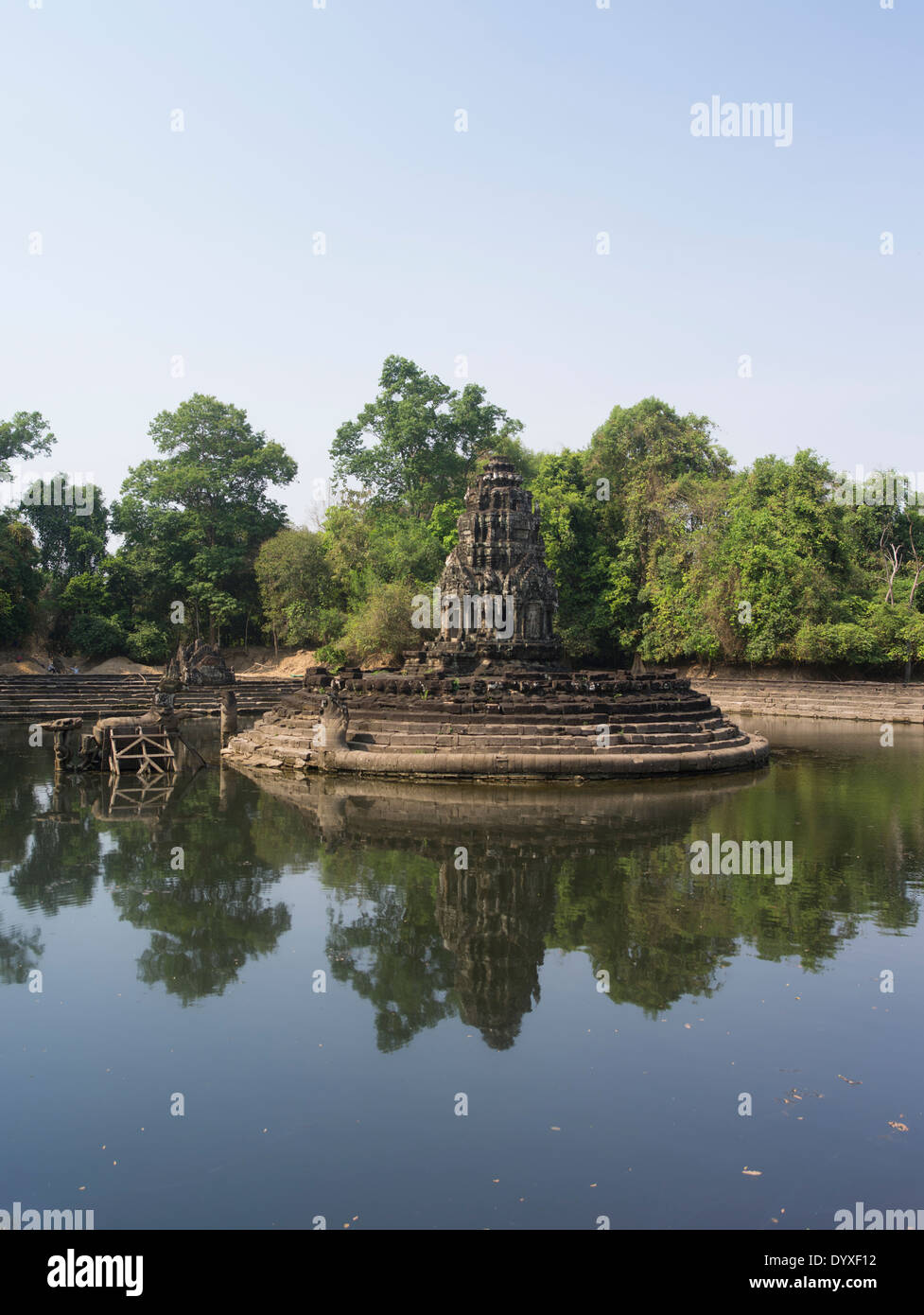 Prasat on the islet of the central basin. Neak Pean Temple, Siem Reap, Cambodia Stock Photo