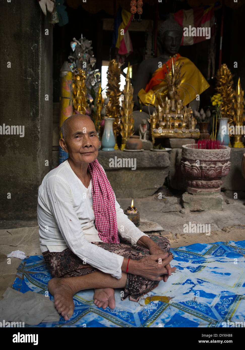 Buddhist nun at Banteay Kdei Buddhist Monastery / Temple ruins. Siem Reap, Cambodia Stock Photo