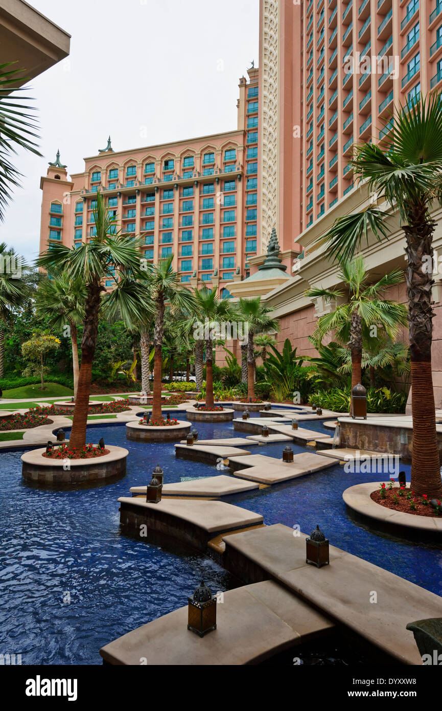 The water fountain at the entrance at the Atlantis, The Palm Hotel