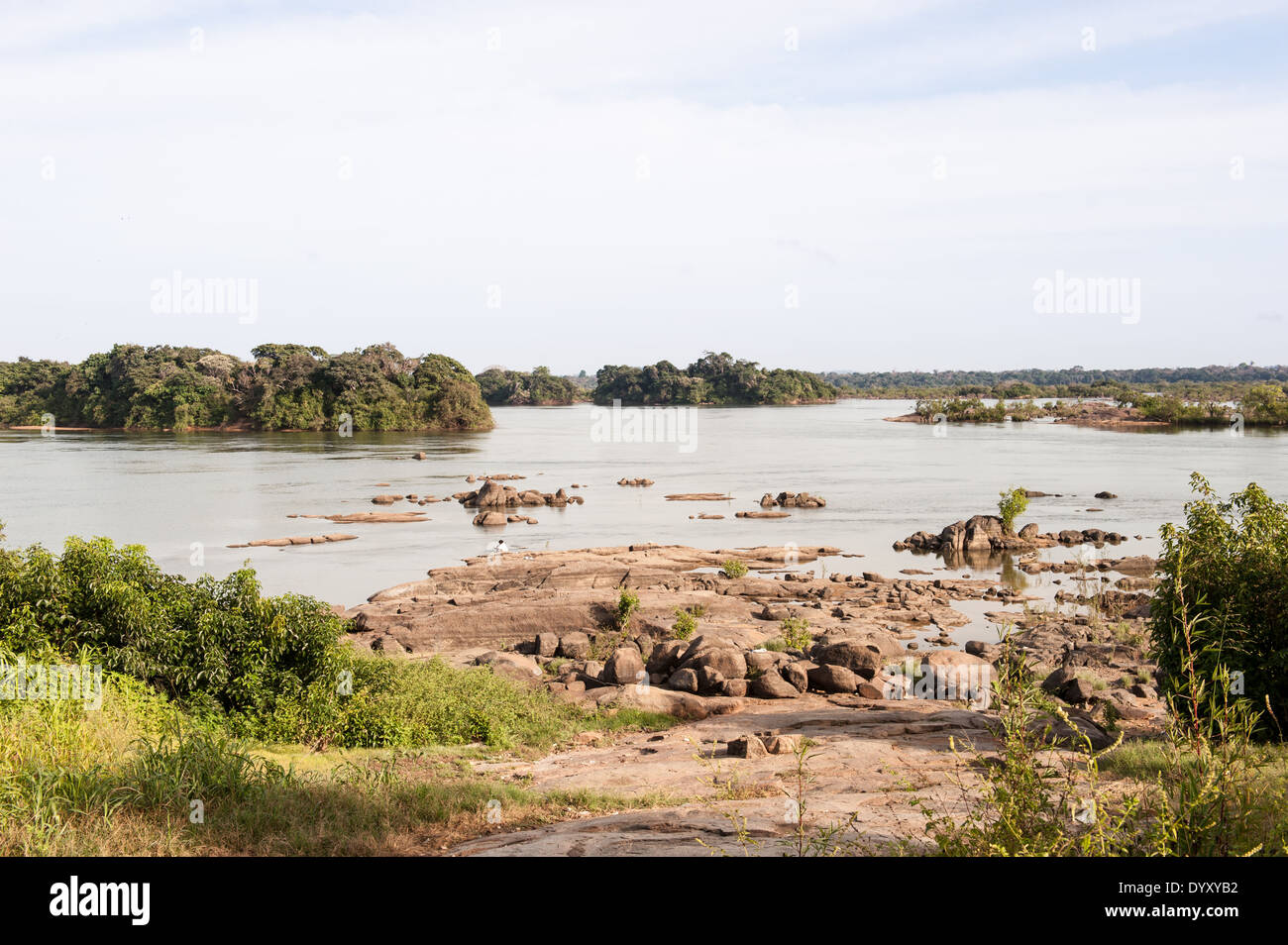 Xingu River, Para State, Brazil. The Volta Grande; Aldeia Terra Wangã da Volta Grande - Maia, Arara ethnic group. Low river level, rocks. Stock Photo