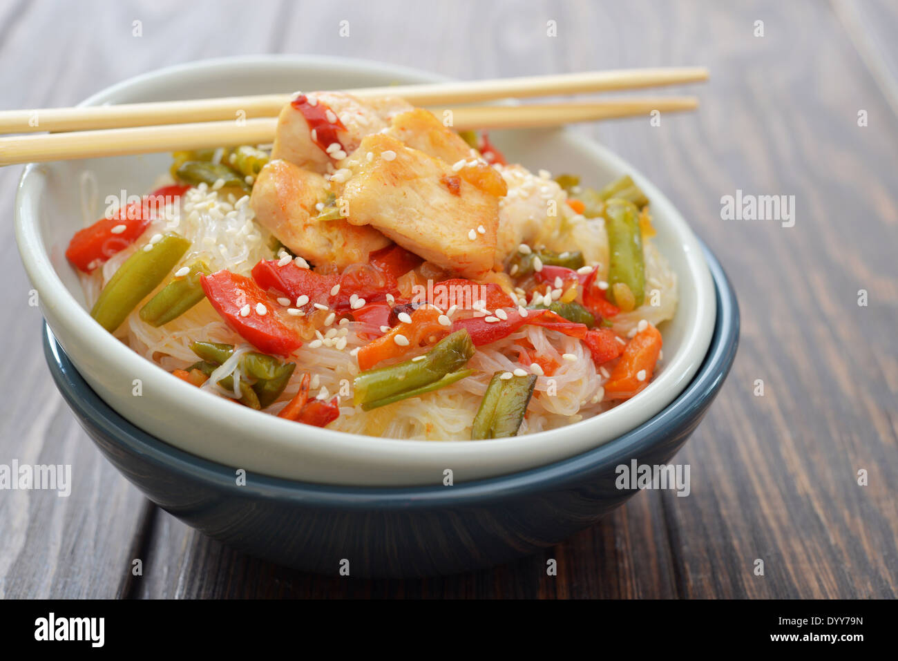 Fresh rice noodles hires stock photography and images Alamy