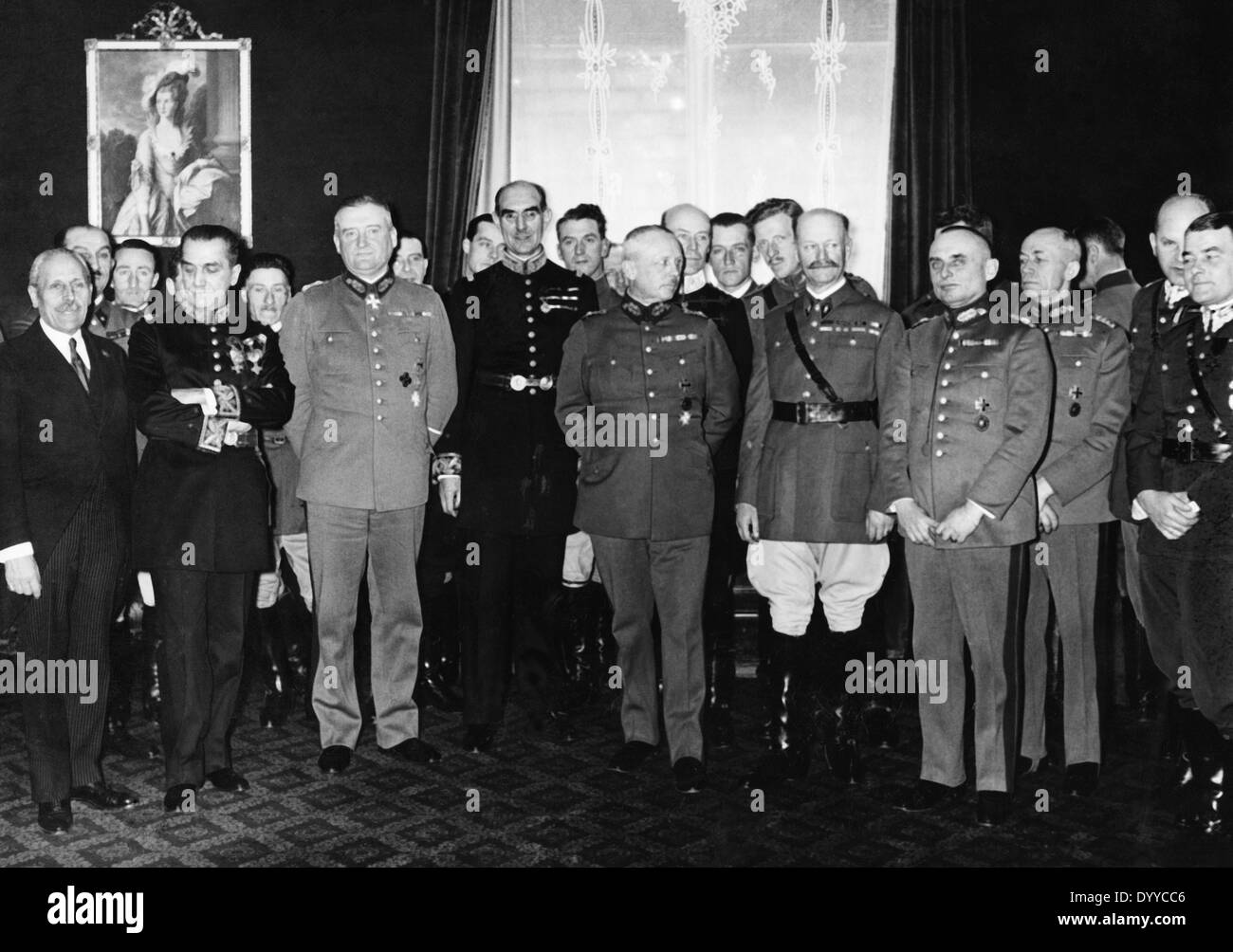 of officers by Kurt von HammersteinEquord at the Kaiserhof