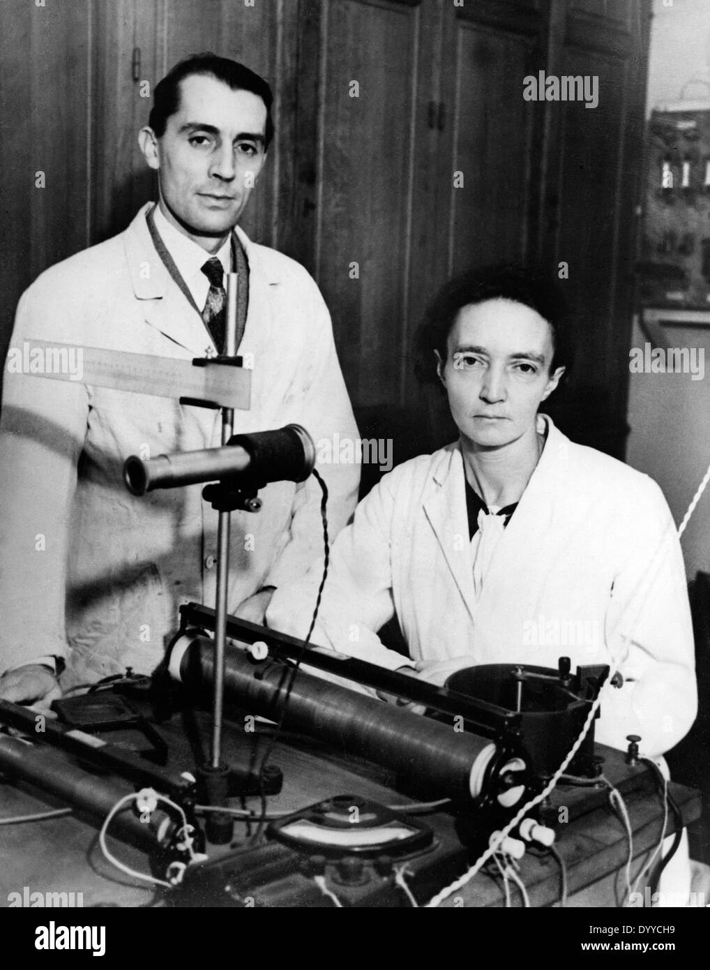 Frederic and Joliot-Curie at their laboratory in Paris after receiving the Nobel Prize for Chemistry, 1935 Stock Photo
