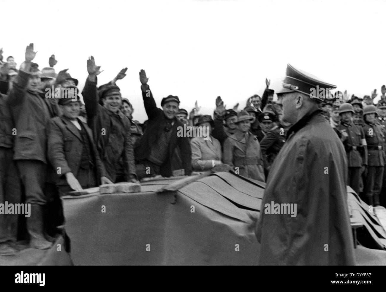 Adolf Hitler with workers at the Siegfried Line, 1939 Stock Photo