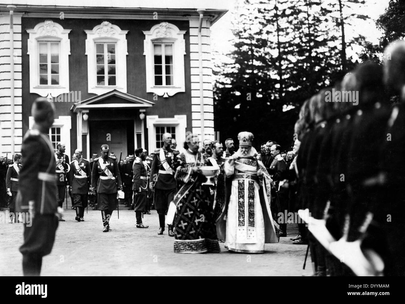 Tsar Nikolaus II. at a consecration of a Russian regiment, 1906 Stock Photo